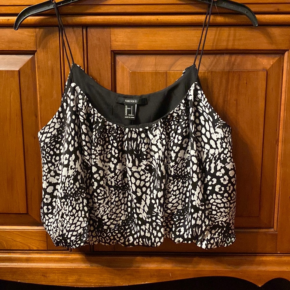 Forever 21 black/white cropped sleeveless top